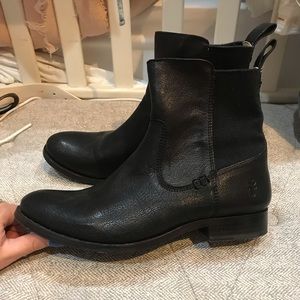 FRYE BLACK CHELSEA ANKLE BOOTS